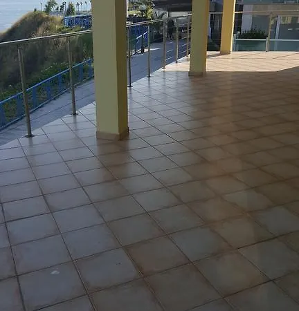 Гостевой дом The Yellow House