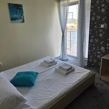 The Yellow House 3* Ahtopol