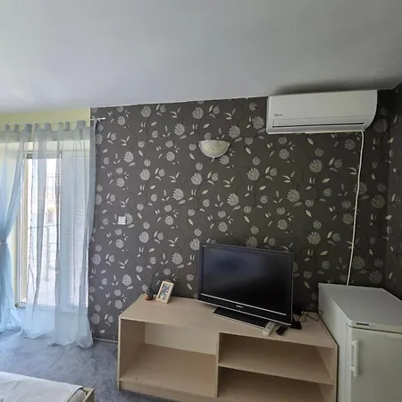 The Yellow House Ахтопол